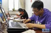 自2011年8月起，首都师范大学研究生支教团的程子序、段晓萌、张晓晔、贾荻、陈宇、王燊6人来到内蒙古鄂尔多斯市东胜区华研中学，开始为期一年的支教工作。选择支教，他们初衷不尽相同，但所有人都怀着同样的梦想，那就是“用不长的一年时间，做终身难忘的事，用心支援西部教育”，他们希望把自己学到的知识、理念、思维以及了解的新鲜事物传递给西部的孩子们，为他们打开一扇通往外面精彩世界的窗户。这6名80年代末出生的北京青年来到华研中学后，用最快的速度适应了当地风土人情、掌握了教学本领。