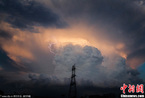 北京上空现巨大“蘑菇云”