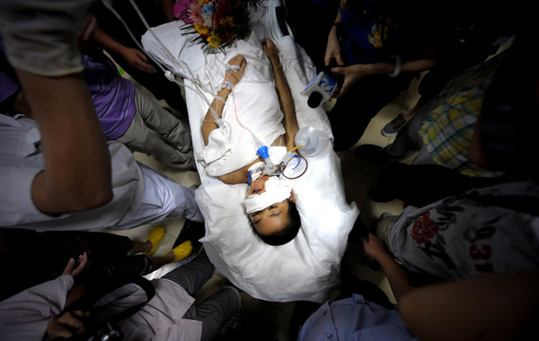 2012年7月12日,北京,杜传旺被送到八一儿童医院接受治疗。13岁山东男孩杜传旺被人将充气泵塞入肛门造成重伤。12日下午,小传旺在天使妈妈基金的帮助下,由120接来北京八一儿童医院做… 点击进入下一页