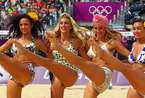 奥运宝贝大跳“美臀舞” 时髦女赛场助阵迷倒观众