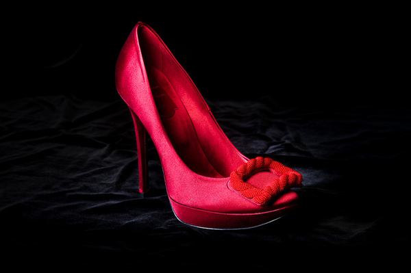 最潮方扣鞋 推出红色经典限量版