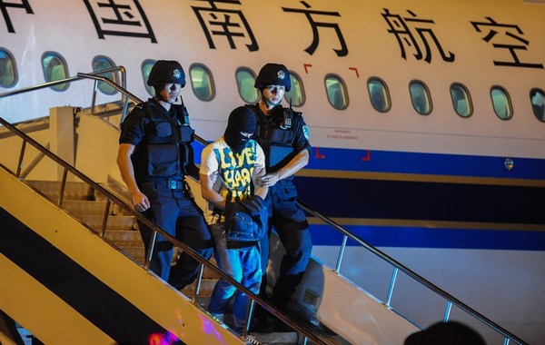 9��1��18ʱ25�֣����������ڶ�ݸһ�����ڽ��������绰��ʽ��в��ը�����ķ�������������ץ��8��30�������������������ڵ�ZH9706�����𺽰࣬����ɺ�ӵ������绰��в��Ϣ����&hellip;