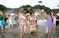 福岛海水浴场两年来首次开放 日女导游率先下海