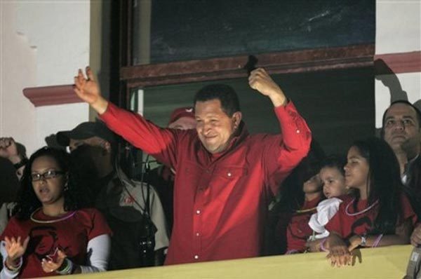 查韦斯庆祝委内瑞拉通过总统无限期连任宪法修