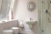 你是否在设计你的小浴室或者计划重新装修你的洗浴空间呢？看完这14例设计方案，你会知道，就算浴室再小，实用性和视觉上的美观绝对是不冲突的！（实习编辑李丹）