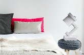 如果你也想浪漫，如果你也想温情，请看小编为你准备的多套卧室布置方案。