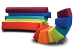 多彩而舒适的软垫沙发 彩虹般的美丽