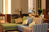 无论皮质沙发还是布艺沙发，都是现代客厅一道最美的风景。今天小编推荐多款超美沙发，让你的客厅因它们而靓丽多彩。（实习编辑 谢微霄）