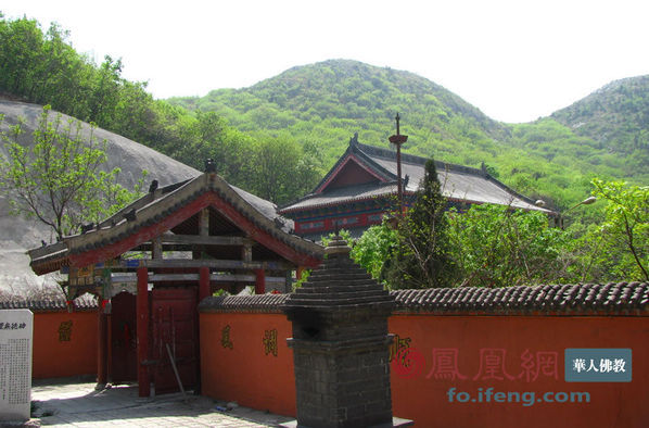 明伟作品被绿色环抱的幽静之地大连安山寺