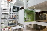 澳大利亚最大的投资银行麦格理集团（Macquarie Group）将其会议室设计成悬浮样式，透露着前卫大胆的设计感。（实习编辑李丹）