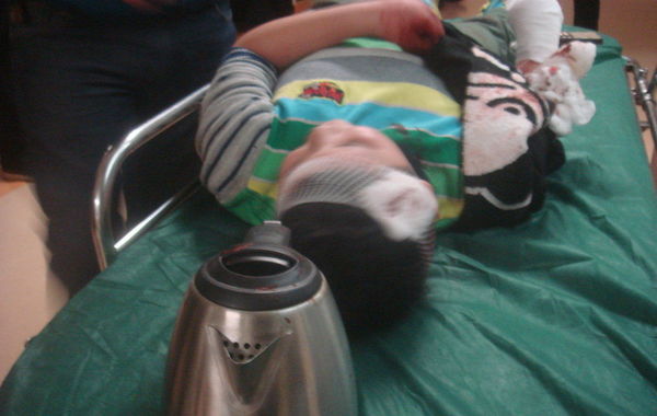 ����10���к������ֺ󣬽������ӽ���ˮ������ˮ��&hellip;&hellip;10��22���賿2ʱ����������ҿ�ݾƵ꣨����������վ�꣩�ڣ���෿��������˯�����ͬʱ��6¥��һ��ͷ���ȴ��������Ѫ��һĻ�� �·�&hellip;