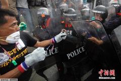 泰国反对派"占领"财政部 逼英拉辞职