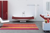 来自意大利家居设计公司Flaminia的最新浴室系列。宽广的空间和简约新奇的布局使其尽露奢华和未来感，丰富的主题和功能性出乎浴室在人们心目中的单一印象，看似简单点缀却浑然一体的模拟空间环境，为其带来超越室内的一面。（实习编辑：李黎星）
