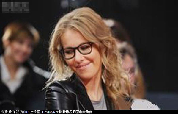 俄女主播在美国被迫裸检探肛