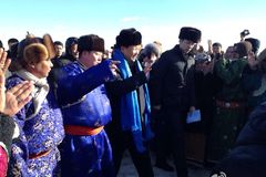 习近平参加那达慕冬季大会