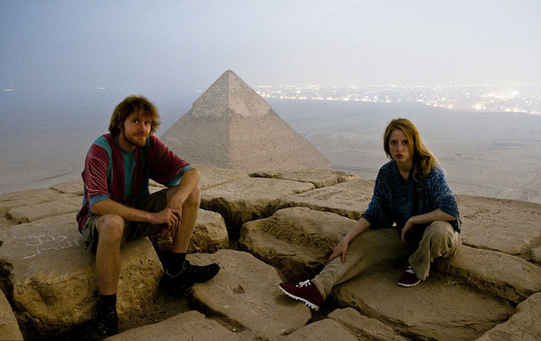 英国女摄影师探险世界知名建筑 趁夜爬上吉萨金字塔
