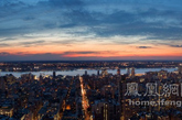 这栋位于纽约市中心的摩天大楼可以看穿纽约全城景色，看成当地楼王。（凤凰家居编译）