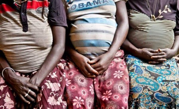 实拍非洲女性的分娩与接生 如此艰难