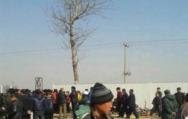 青岛平度村民看地时被点汽油焚烧 致1死3伤 -