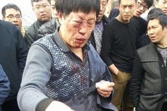 跟腚儿按喇叭 司机遭2男2女殴打