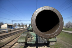 俄大批T72B坦克运至克半岛