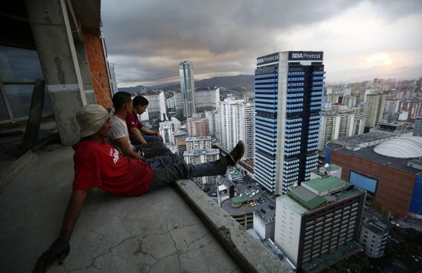 全球最高贫民窟：委内瑞拉45层烂尾楼成贫民家园