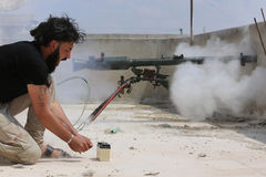 叙利亚士兵开火瞬间组照