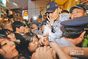 台北逾千人因“独派”被驱包围警局 警方称无错