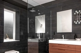 浴室虽是家中的一小部分，却是现代人最放松的空间，设计精美简约的浴室足以使人感觉心情舒畅，经典的黑白搭配不失为最佳的选择，低调的色系体现出的北欧气质风范，无过多装饰的外形，在内敛中渗透着独特的品位。为你带来20款黑白配浴室组合，希望为您的浴室装修有所启示。（实习编辑：温存）