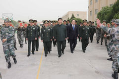 习近平视察新疆喀什军区