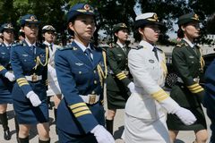 解放军首批仪仗队女兵在京亮相