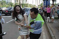 海口交警执法遇阻