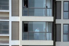 北京通州：近千村民砸门抢房