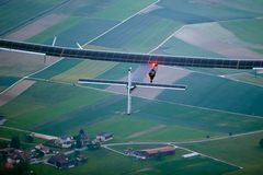 全球最大太阳能飞机在瑞士首飞