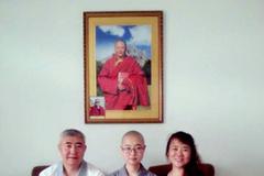 80后美女大学生出家后用微博引围观