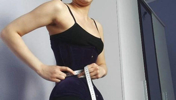 女子连穿3年塑身衣 腰围40厘米 肌肉萎缩_时尚频道_凤凰网