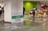 为世界杯而斥资13亿美元翻新改造的圣保罗Congohas机场在20分钟的大雨过后被淹。（实习编辑：胡嘉怡）