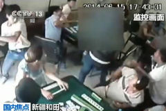  新疆和田警民80秒制伏持械歹徒画面