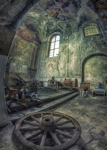 波兰历史老师12年热衷拍摄欧洲最美的废墟