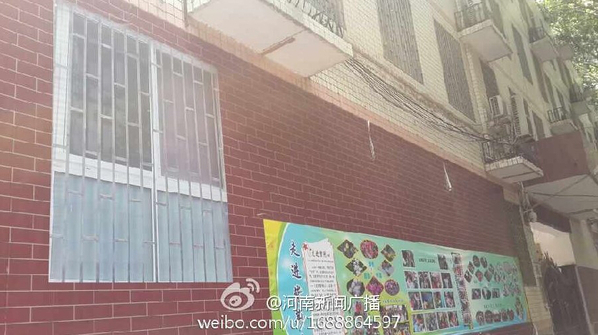 郑州一小学外墙出现喷绘窗户  效果足以以假乱真