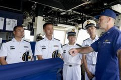 解放军参观美国英国参演军舰