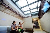 2012年8月9日，一座外观“仿古”式五星级厕所亮相江苏扬州东关历史文化旅游区。（实习编辑：温存）