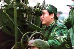 习近平17年前在福建视察军队照片