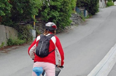 2、自行车自动扶梯：骑自行车在挪威是很受欢迎的活动，在Trondheim(挪威中部港市)尤甚。然而，这里的大部分骑自行车的人都不会骑到Brubakken这座山，因为这座山实在是太陡峭了。因此这座城市拥有了第一个专门帮助骑自行车的人爬山的电梯。第一座这样的电梯安装于1993年。自那以后，这座电梯吸引了众多游客，它已经帮助了20多万骑自行车的人爬上这座高130米的山，没有一次意外发生。这座电梯于2012年被拆掉了，一年以后CycloCable成为了替代品，这个工业化的更新版是为了迎合新的安全标准而建设的。（实习编辑：辛莉惠）

