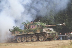 外国军迷模拟二战：5对负重轮的虎式坦克