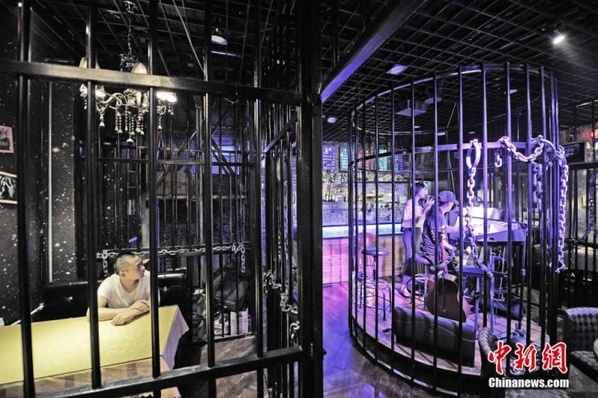 天津首家监狱主题餐厅开幕 提供多种牢饭美食