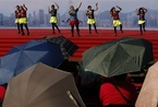 实拍普通香港人的日常生活 中年妇女跳广场舞迎国庆