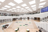 位于瑞典法伦市达拉娜大学多媒体图书馆现时正式对外开放。这栋大约3000平方米，号称“知识的螺旋”的文化建筑重新诠释了多功能设计的定义。达拉那图书馆由丹麦ADEPT建筑事务所带领团队设计，和周边的城市空间形成良好的互动，这个项目将有助于吸引附近社区的人从而加强图书馆在当地社区的地位。图书馆的设计概念是一个“知识的螺旋体”。倾斜的地形在贯穿建筑的一个坡道上一直延伸。围绕着建筑物的坡道创建了一个螺旋形的空间(建筑的中心地带)，从而进行信息收集和轻松定位。这一方案的实施创造了各种不同的学习环境，让学生们可以在公共区域参与图书馆充满活力的活动，也可以拥有不同角落里的私密空间。不同的声音层次和活动创造了一个多样的图书馆。（实习编辑：江冬妮）