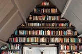 十例创意书架，巧妙运用家具空隙和墙壁，让您合理安排大小书籍，既为房子腾出空间，又为室内增添趣味。（实习编辑：陈尚琪）