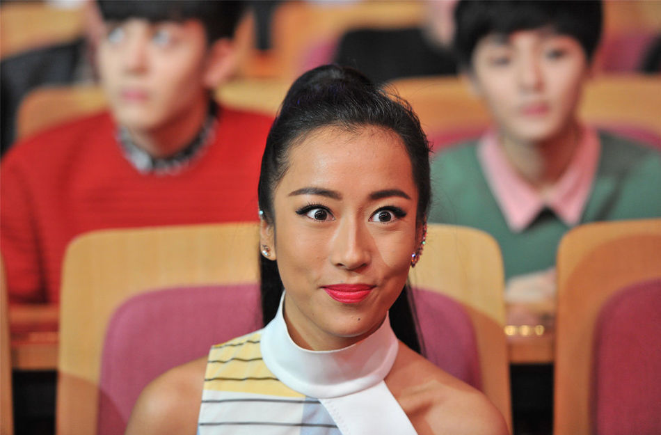 陈伟霆《扎职》演古惑仔 温碧霞自爆早年曾入